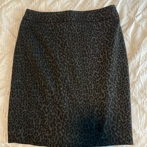 Black leopard skirt, size 4p